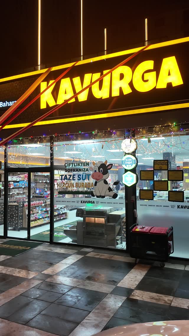 Kavurga Kuruyemiş Şarküteri mağaza girişi